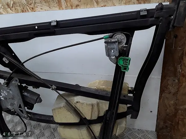 Raamregelaar Audi A4 1997 8d0959801d image 3