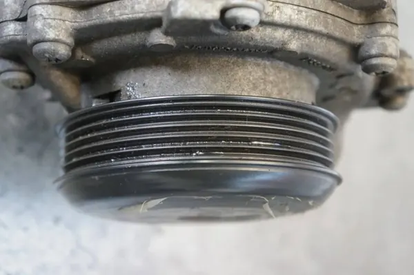 Mercedes-Benz A6512000501 Bomba de agua image 3