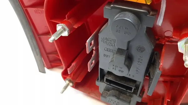 1999 Audi A6 S6 C5 Luz Trasera 4B9945096D image 3