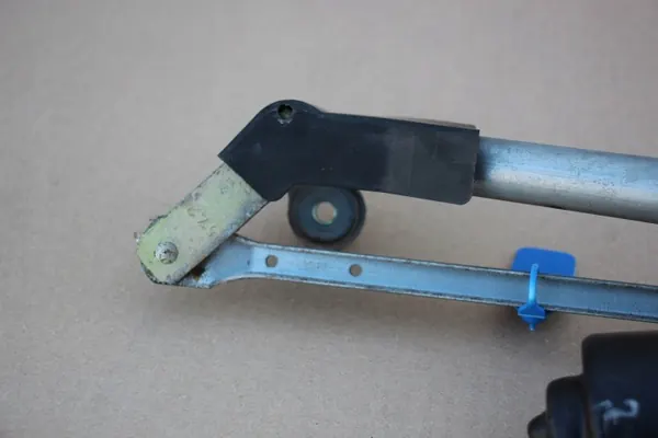 Audi TT 8N pyyhkijämoottori OEM 8N1955023 - Käytetty image 4