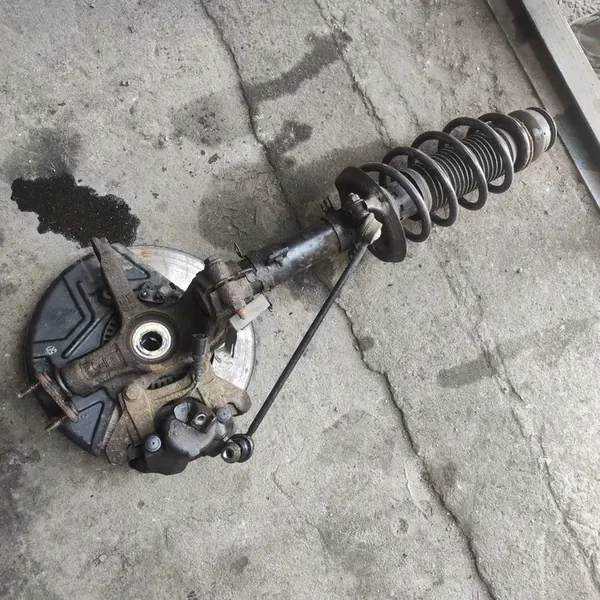 Audi TT 8N 1.8T Cubo Dianteiro OEM 8N0413031M image 3