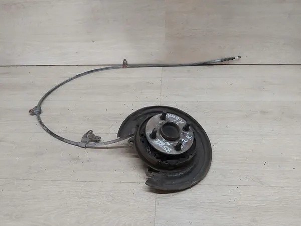 Placa de suporte traseira Toyota Corolla E12 1.4 1.6 vvti DIREITA image 1