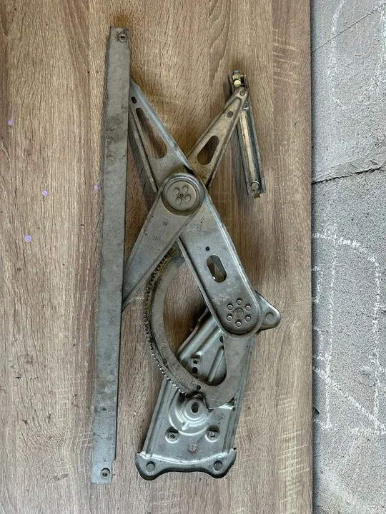 Fensterheber Vorne Rechts Renault Megane III OEM 1710946 image 4