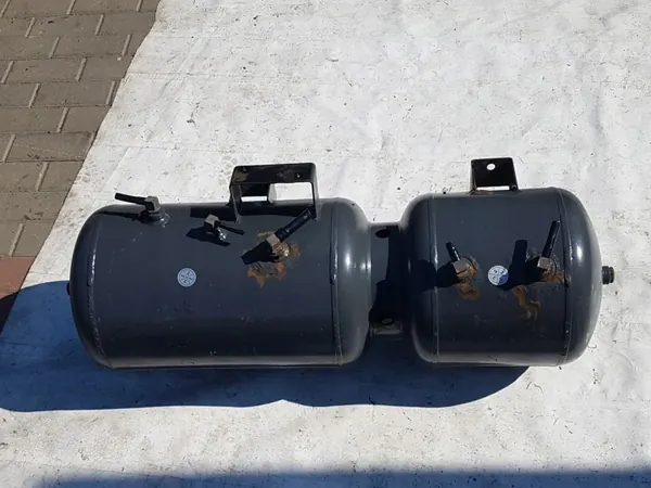 DAF XF 106 Dubbele luchttank OEM 184,50 - Gebruikt image 2