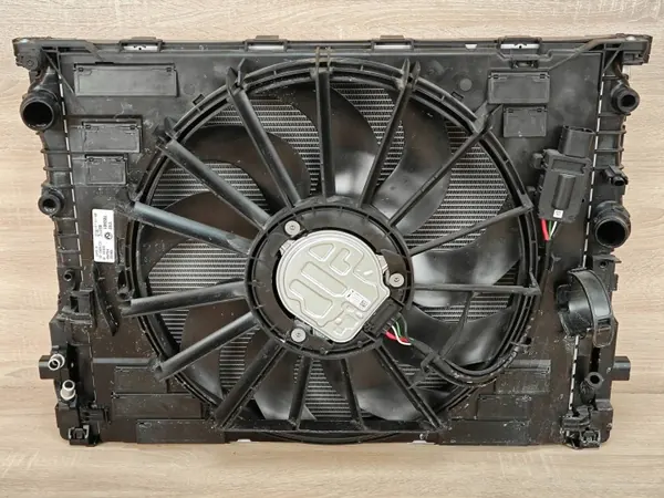 Radiateur OEM 9486399 pour BMW Série 5 G30 G31 image 7
