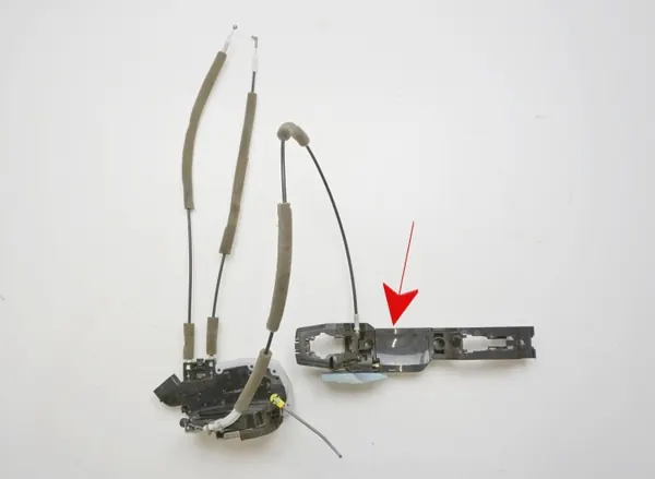 OEM MOC-KLAM-LE-QX80-PAT-ARM Vasen Etuovenkahvan Kiinnike image 4