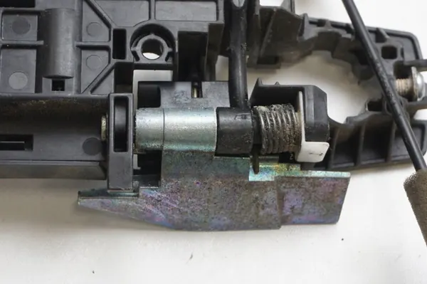 OEM MOC-KLAM-LE-QX80-PAT-ARM Vasen Etuovenkahvan Kiinnike image 7