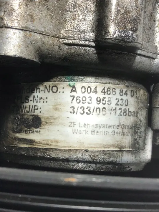 Mercedes Servopumpe OEM A0044668401 image 4