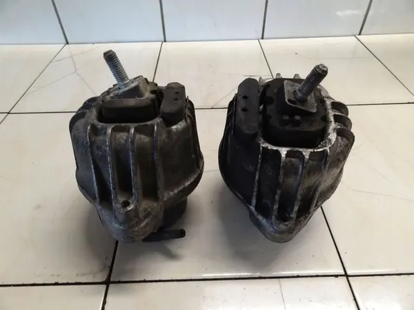 BMW 3 E90 E91 2011 2.0 D Engine Mount Left Right Set OEM image 4