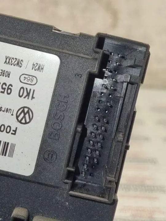 Motor de ventanilla delantera izquierda VW Jetta III OEM 0536009302 image 3