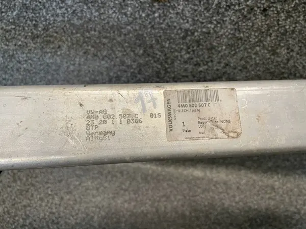 Framtill bilbältesfäste OEM 4M0802507C Audi Q7 image 3