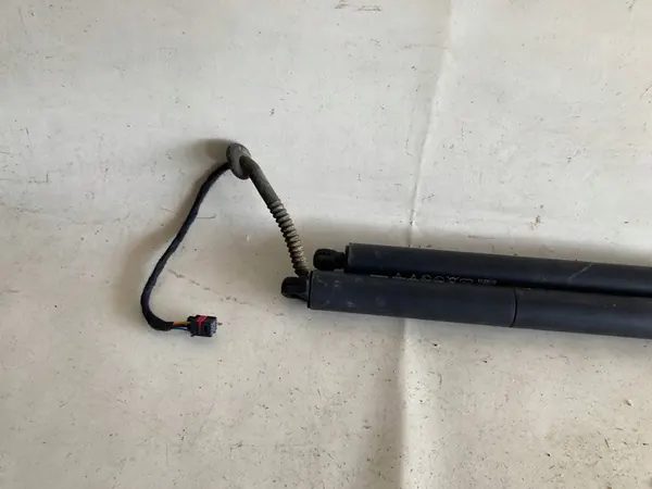 Elektrisk baklucka aktuator Passat B8 Kombi image 3