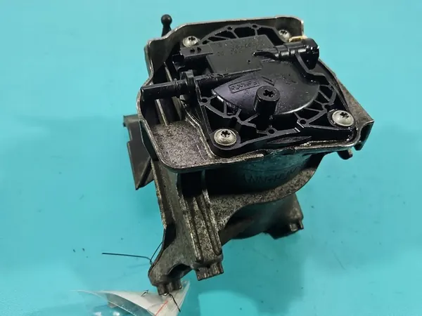 Carcasse de filtre à carburant Peugeot 5008 2.0 HDI image 2