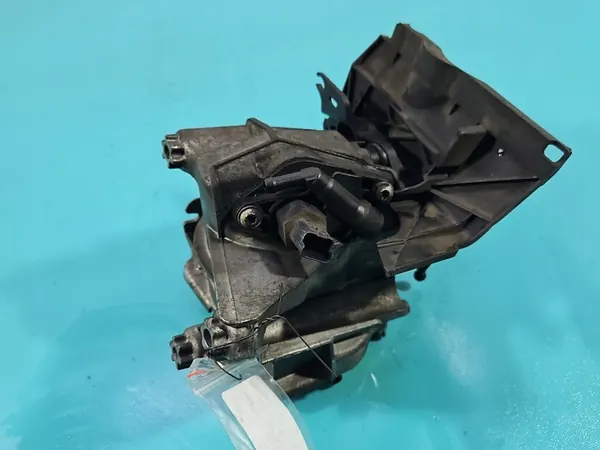 Carcasse de filtre à carburant Peugeot 5008 2.0 HDI image 7