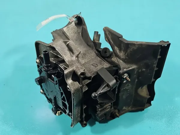 Carcasse de filtre à carburant Peugeot 5008 2.0 HDI image 8