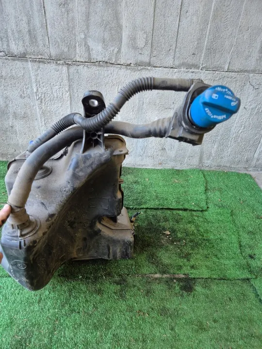 OEM 2Q0131877G AdBlue-säiliö VW Polo VI 1.6TDI:lle image 2