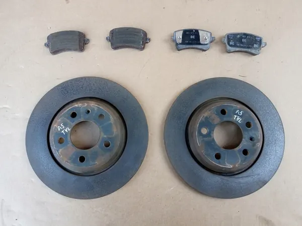 AUDI A5 A6 8T 8T0 Achterremschijven en -blokken image 7