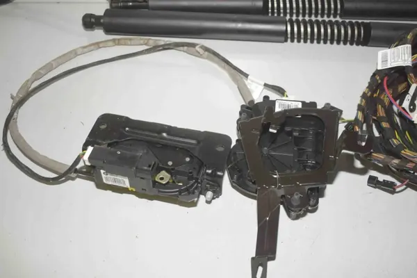 Kit Apertura Automática Maletero BMW X5 OEM 9275121 image 5