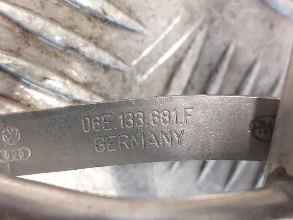 Rampe de carburant Audi A6 C6 2.4 V6 06E133681F image 5