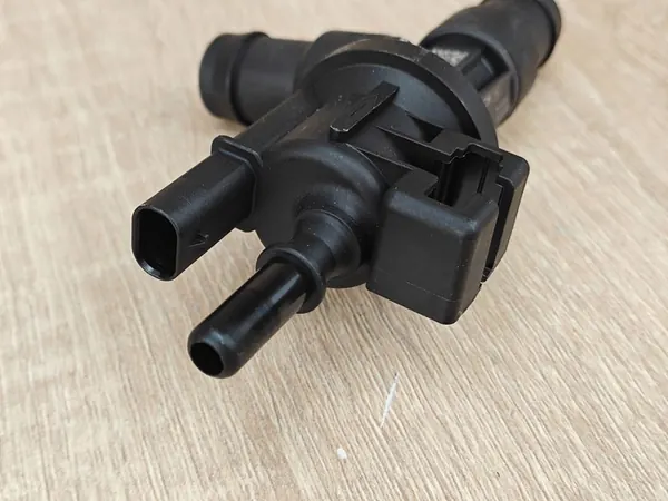 Bränslevapor ventilationsventil BMW 540i G30 G22 7643106 image 2