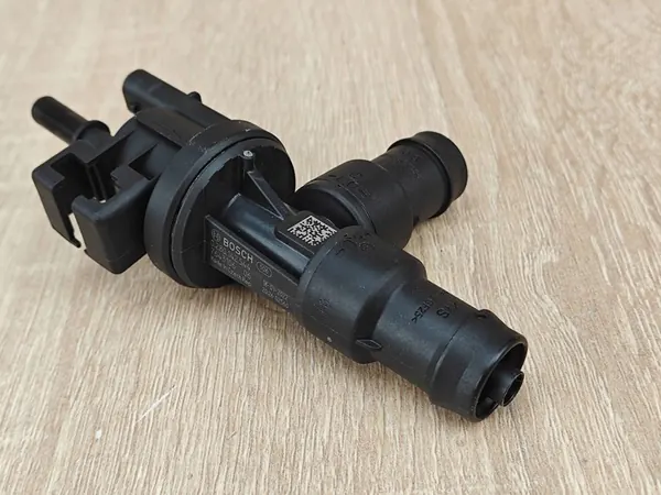 Bränslevapor ventilationsventil BMW 540i G30 G22 7643106 image 3