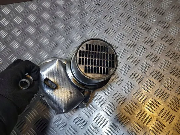 EGR Pakokaasunjäähdytin VW SKODA AUDI 04L131512L image 3
