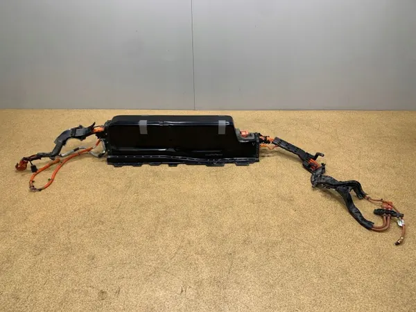 Batería híbrida Volvo OEM 32299419 - 39Ah Usada image 2