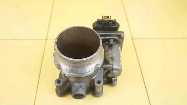 V60 S60 V40 2.0 D D2 Drosselklappe D4204T8 image 3