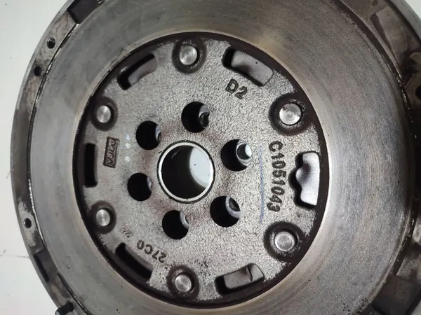 Peugeot 2008 II 2020 Kaksimassakytkin OEM 9812748580 image 3