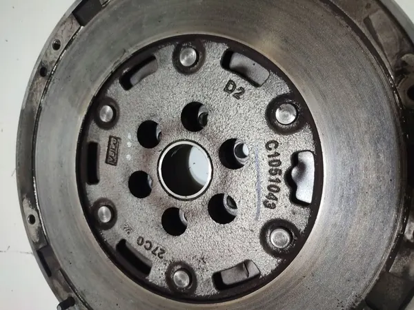 Peugeot 2008 II 2020 Kaksimassakytkin OEM 9812748580 image 4