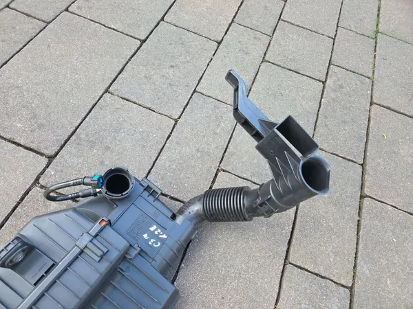 CITROEN C3 III 1.2 VTI Ilmansuodattimen Kotelo 9670851880 image 3