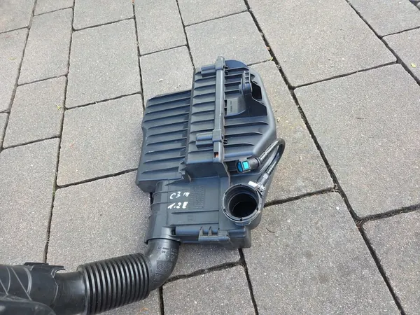 CITROEN C3 III 1.2 VTI Ilmansuodattimen Kotelo 9670851880 image 4