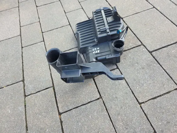 CITROEN C3 III 1.2 VTI Ilmansuodattimen Kotelo 9670851880 image 5