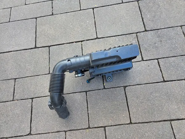 CITROEN C3 III 1.2 VTI Ilmansuodattimen Kotelo 9670851880 image 8