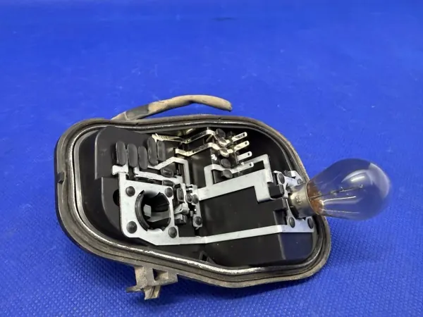 Soporte bombilla luz trasera Audi A6 C6 OEM 4F9945222B image 2
