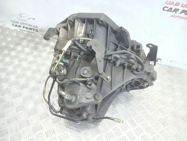 Manuaalivaihteisto 6-vaihdetta Nissan Qashqai+2 2010 OEM 32010JD50A image 3