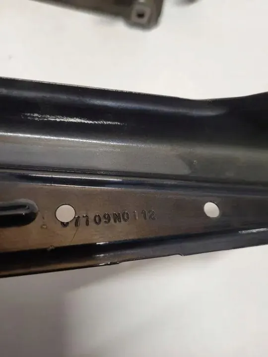 Främre vänster stänkskärmsfäste OEM 757061120A BMW X3 image 4