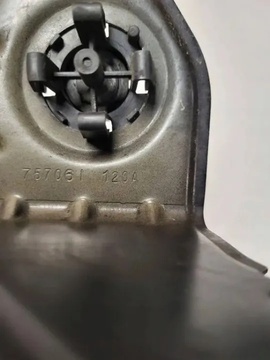 Främre vänster stänkskärmsfäste OEM 757061120A BMW X3 image 5