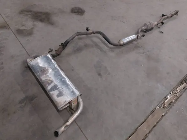 OEM Y26-B5S K14-05 Pakoputki Mitsubishi Space Starille image 2