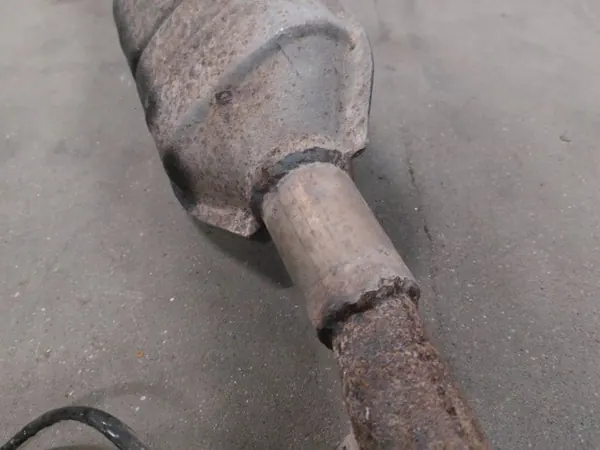 OEM Y26-B5S K14-05 Pakoputki Mitsubishi Space Starille image 9