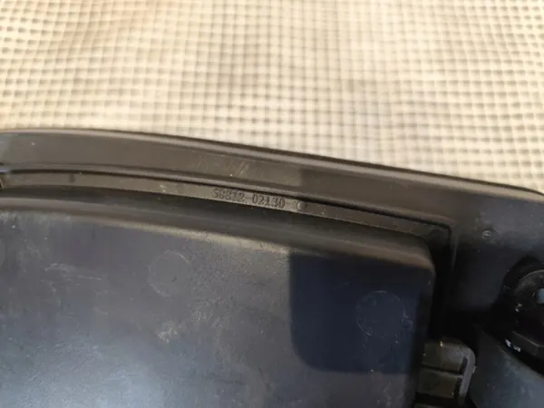 Toyota OEM 58812-02130 keskikyynärnoja Auris II:lle image 6