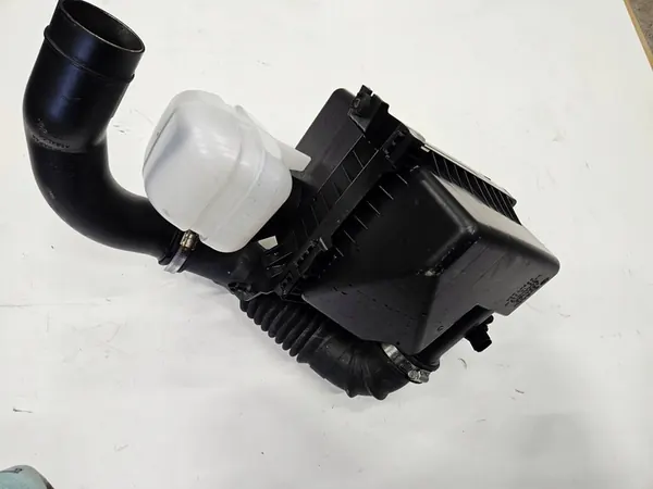 SUBARU OUTBACK V (BS) 2.0 D Carcaça do Filtro de Ar image 3