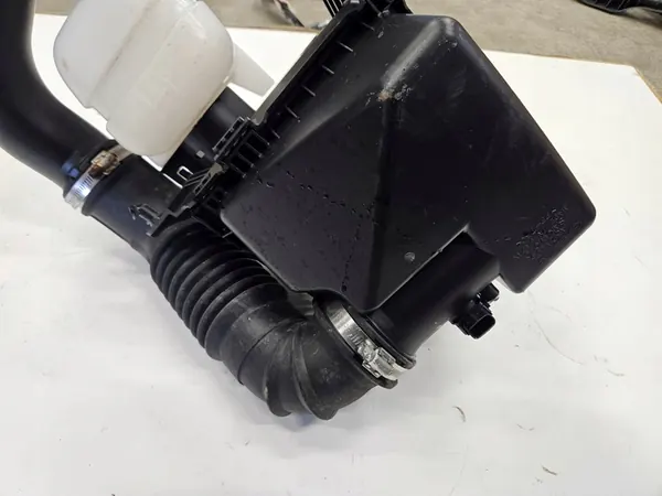 SUBARU OUTBACK V (BS) 2.0 D Carcaça do Filtro de Ar image 4