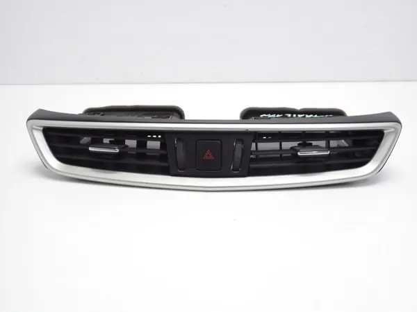 Hätätuulettimen ritilä OEM 8-24 Nissan X-Trailille image 2