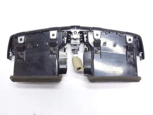 Hätätuulettimen ritilä OEM 8-24 Nissan X-Trailille image 3