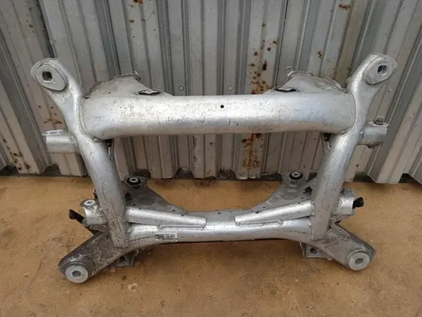 BMW OE 2284090 Barre d'Accouplement Usagée image 2