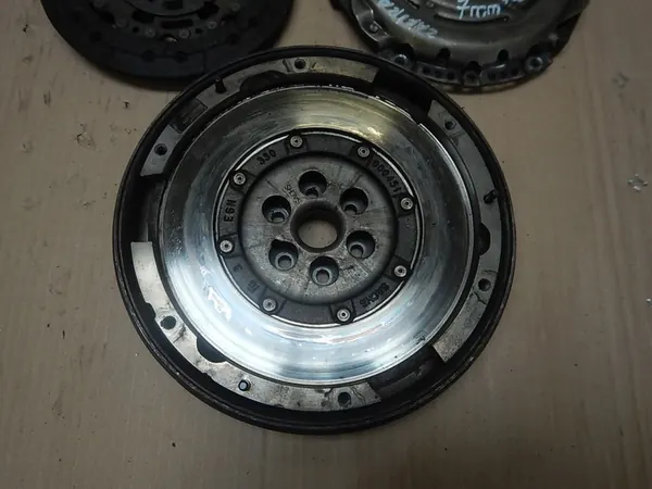 Kaksoismassaväkä + Levy + Painelevy Opel Astra J 1.6 T 55564555 image 6