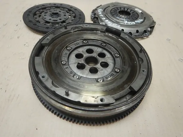 Kaksoismassaväkä + Levy + Painelevy Opel Astra J 1.6 T 55564555 image 7