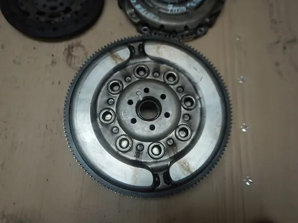 Kaksoismassaväkä + Levy + Painelevy Opel Astra J 1.6 T 55564555 image 9