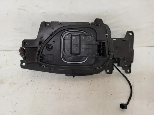 Hyundai Kona 21- Tapa de Toma de Carga Eléctrica OEM 86340-4KAA0 image 2